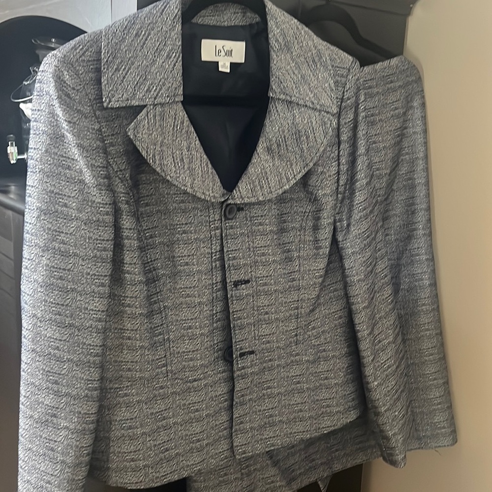LeSuit jacket and skirt. Size 14. Very nice lining.  Comfy and professional.